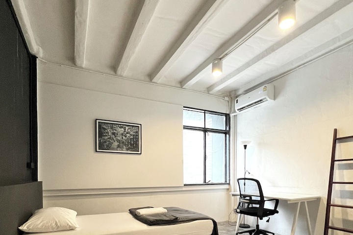 Room 30 of 41