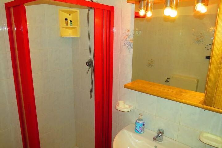 Room 71 of 107