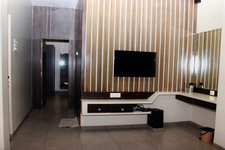 Room 27 of 36