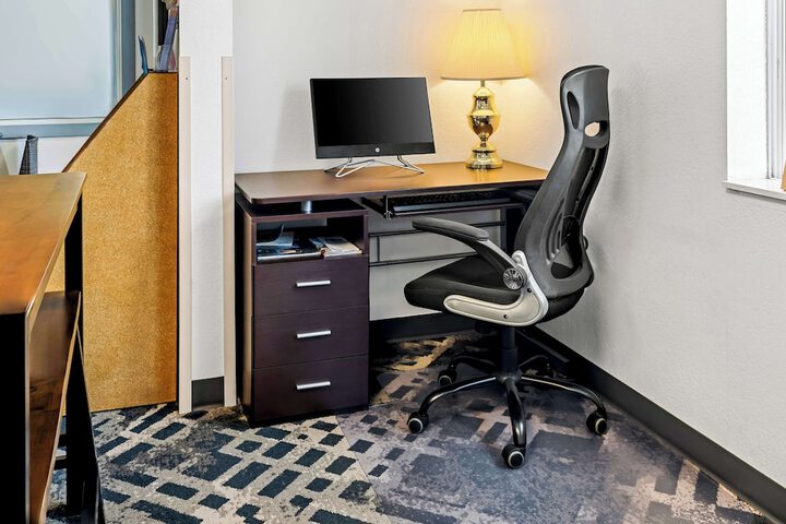 Business Center 35 of 38