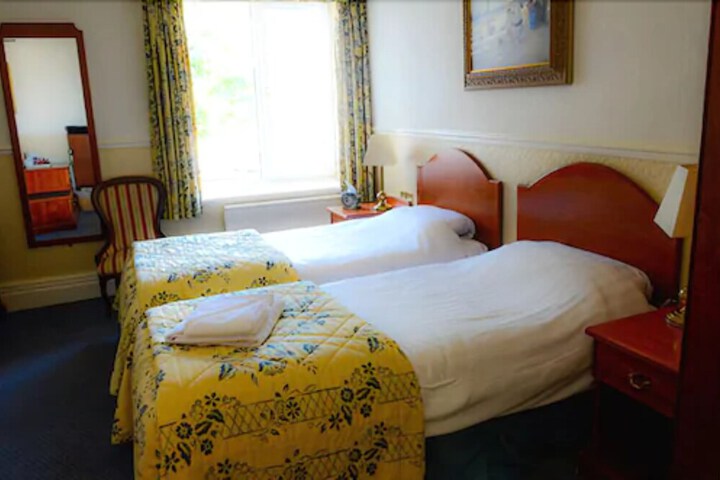 Room 13 of 25