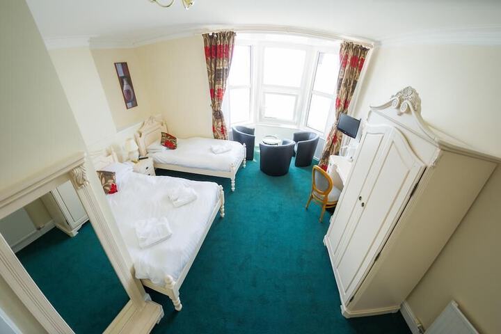 Room 19 of 33