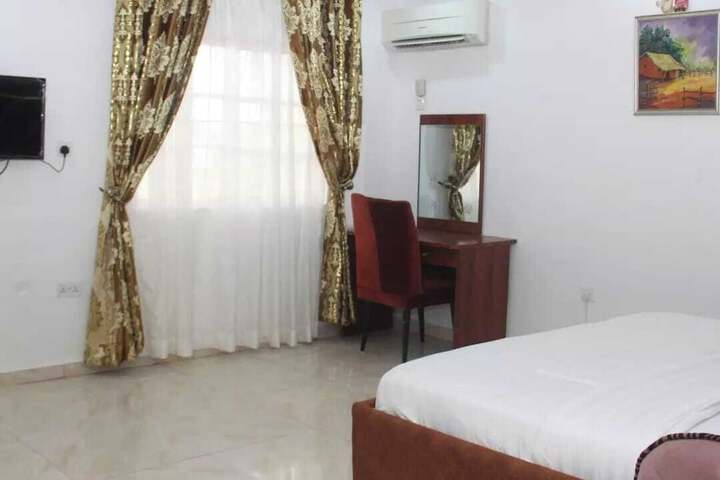 Room 4 of 27