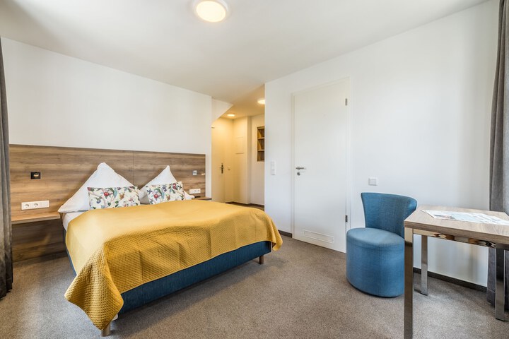 Room 6 of 42
