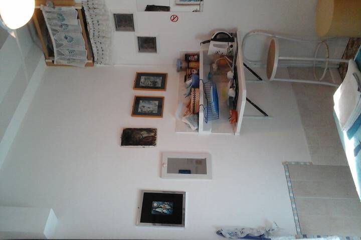 Room 27 of 166