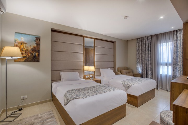 Room 10 of 93