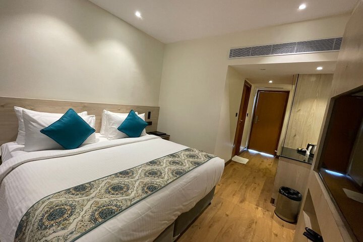 Room 4 of 20