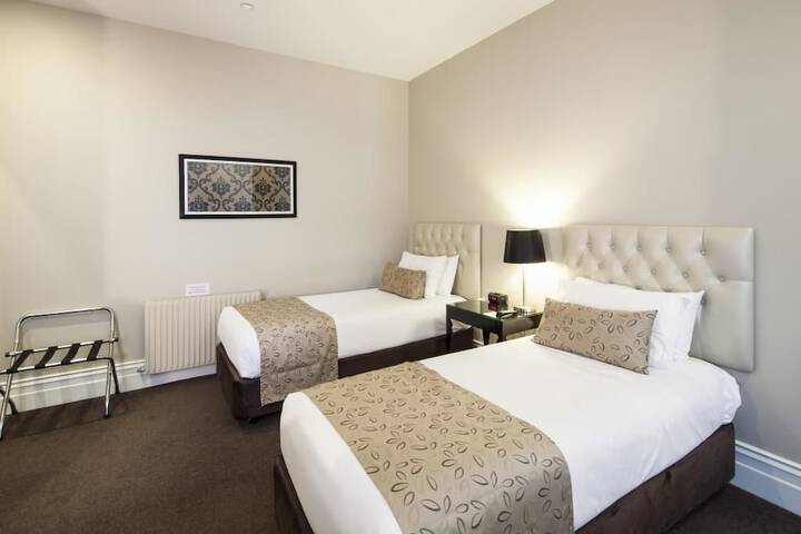 Room 5 of 43