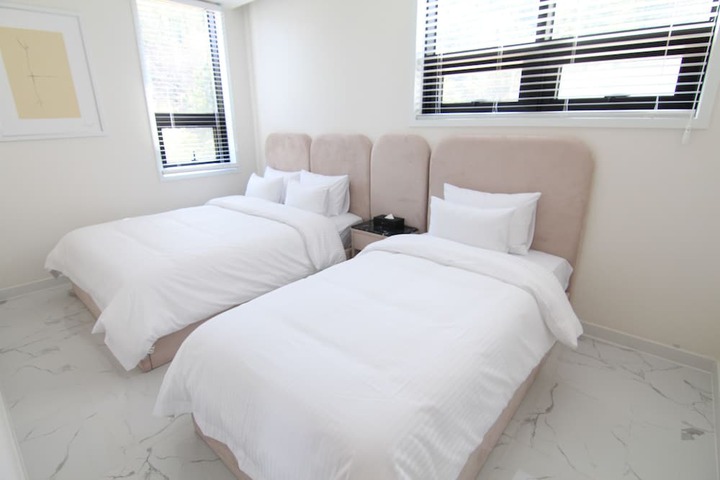 Room 28 of 60