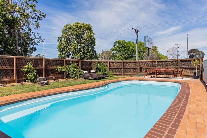 Pool 51 of 73
