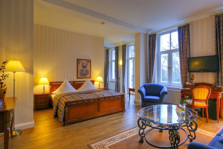 Room 8 of 33