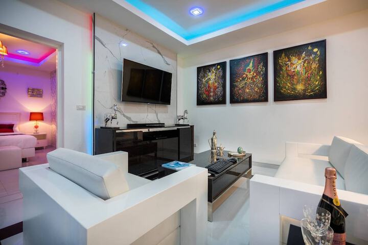Room 14 of 32