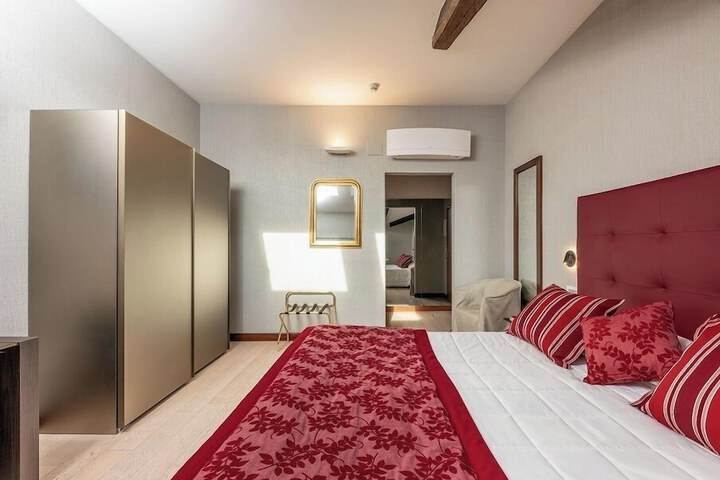 Room 42 of 124
