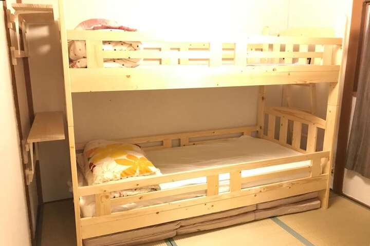 Room 4 of 52