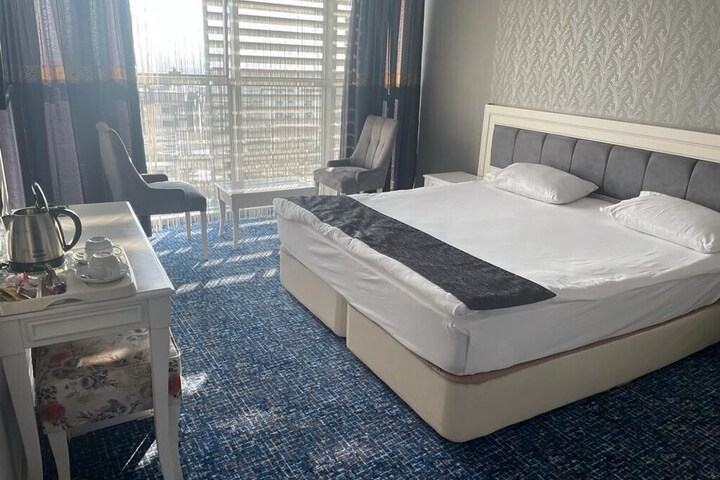 Room 10 of 26
