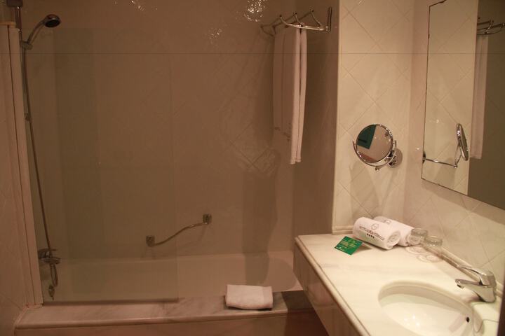 Room 20 of 83