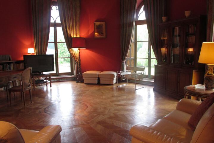 Guest Lobby