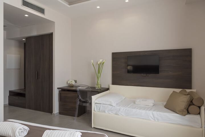 Room 13 of 90