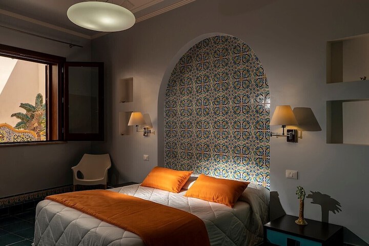 Room 10 of 48