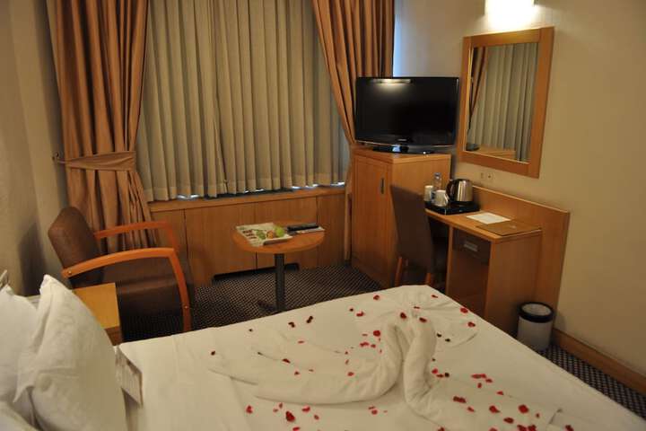 Room 21 of 34