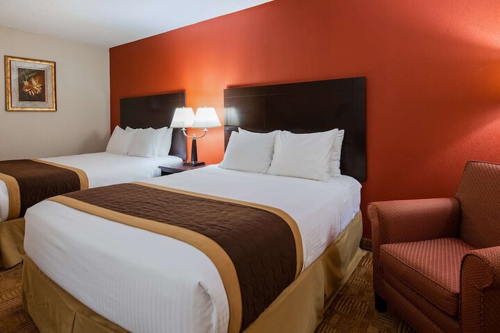 2 Queen Beds (2 of 7)