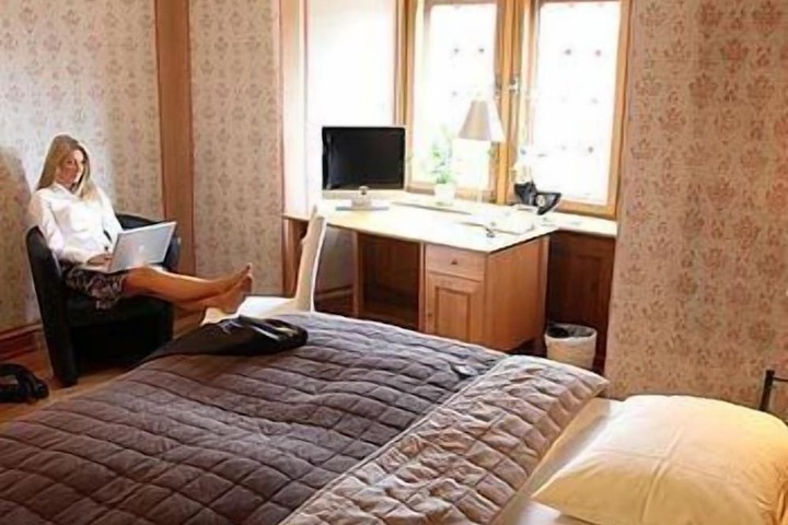 Room 10 of 34