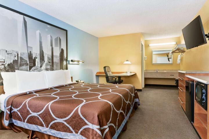 1 King Bed (4 of 5)