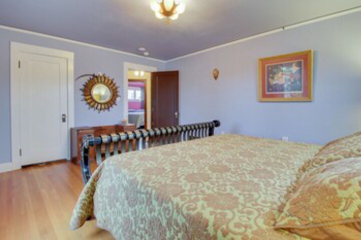 Room 9 of 12