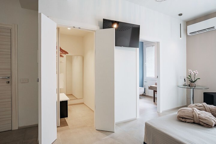 Room 15 of 90