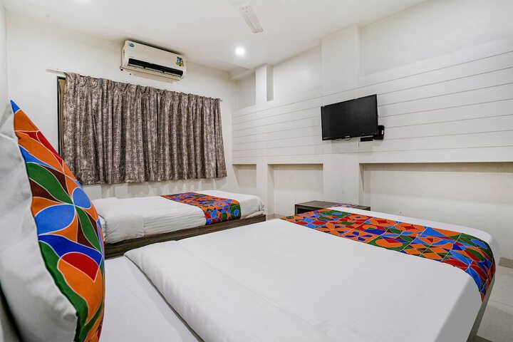 Room 17 of 34