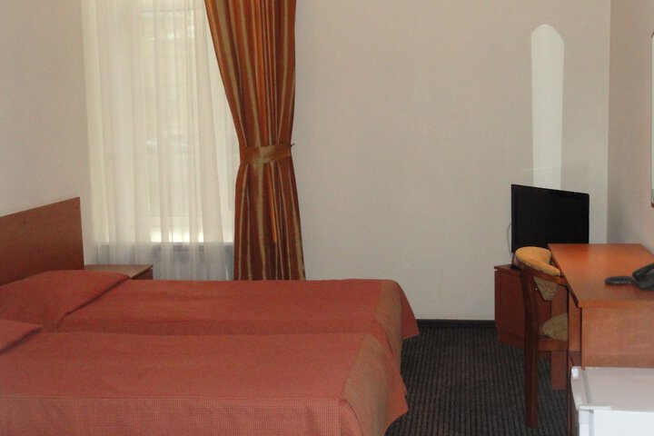 Room 8 of 39