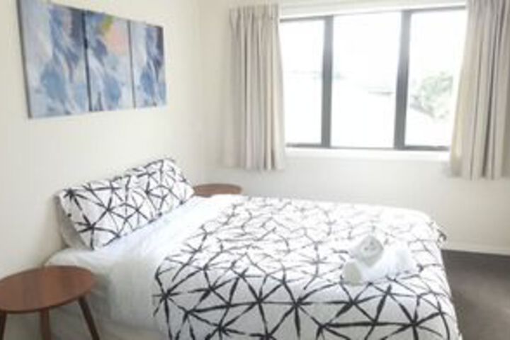 Room 11 of 28