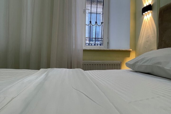 Room 6 of 27