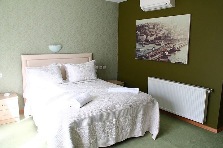 Room 10 of 29