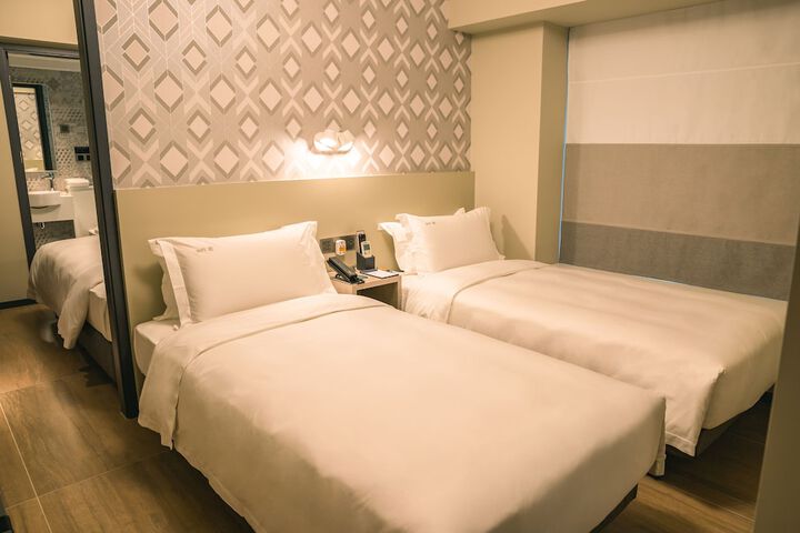 Room 14 of 24