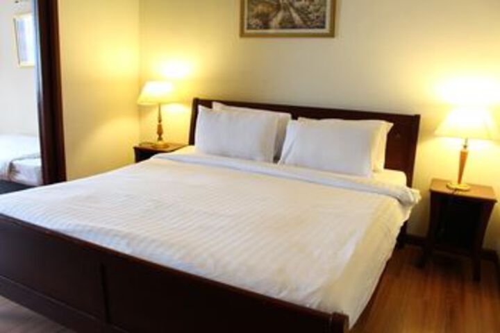 Room 36 of 83