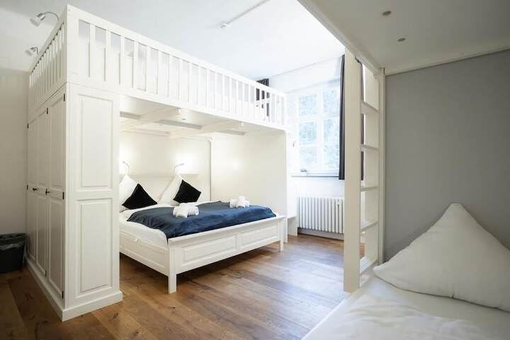 Room 17 of 34