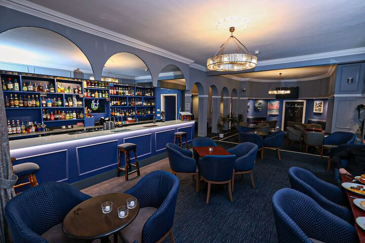 Lounge 50 of 67