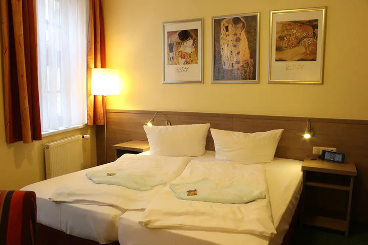 Room 5 of 14
