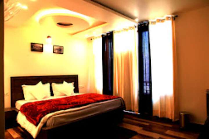 Room 12 of 16