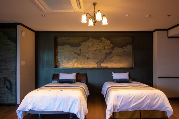 Room 13 of 125