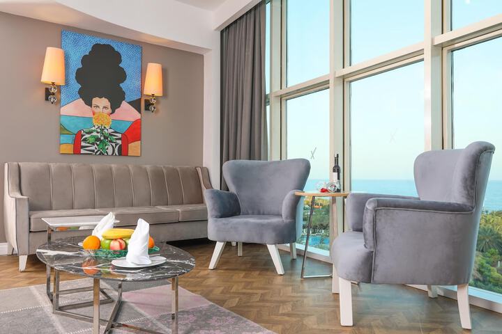 Room 44 of 280