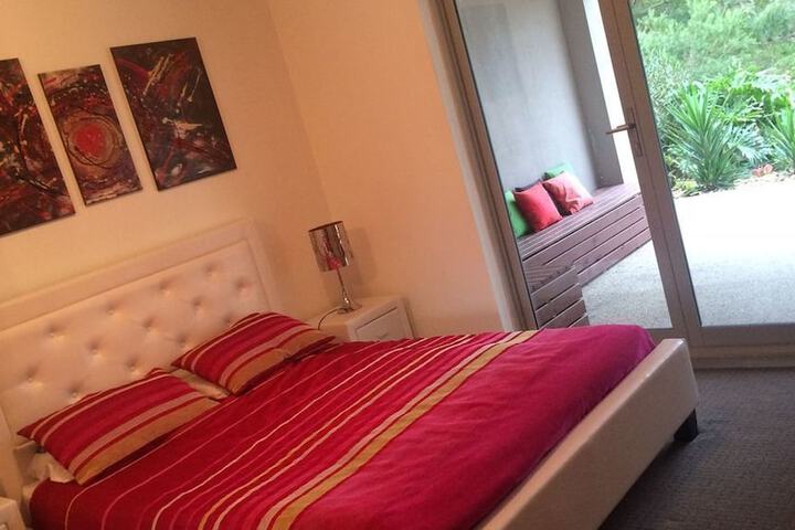 Room 8 of 27