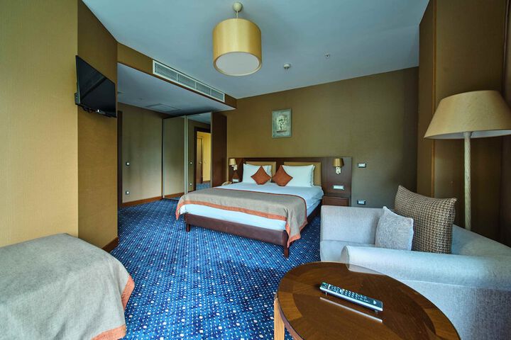 Room 17 of 83