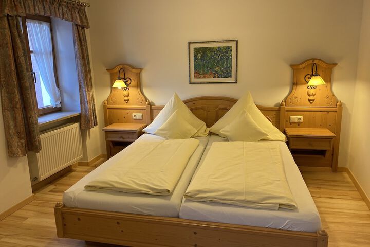 Room 9 of 30