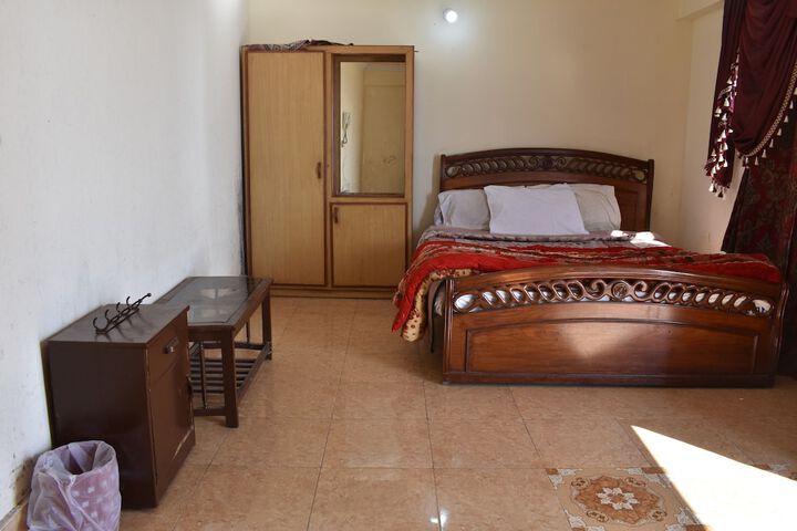 Room 7 of 8