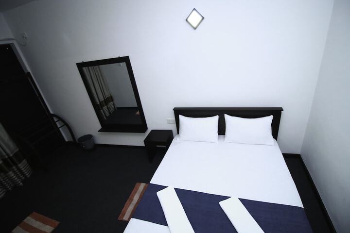 Room 13 of 34