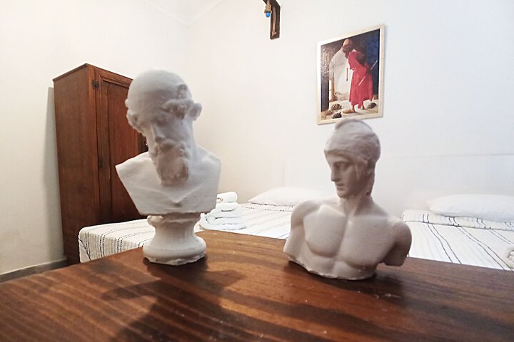 Room 4 of 95