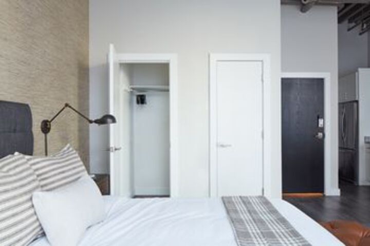 Room 4 of 17