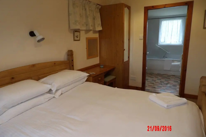 Room 5 of 13